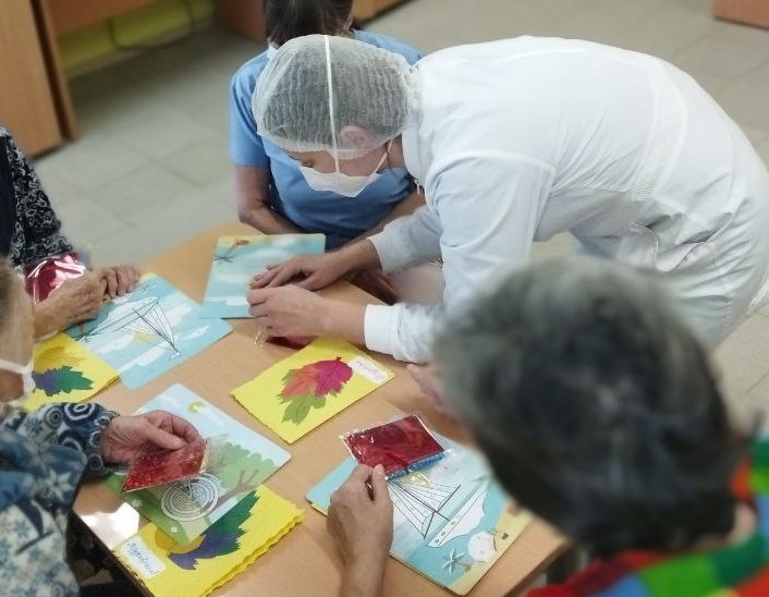 В ОКФЦ поздравили пациентов 60+