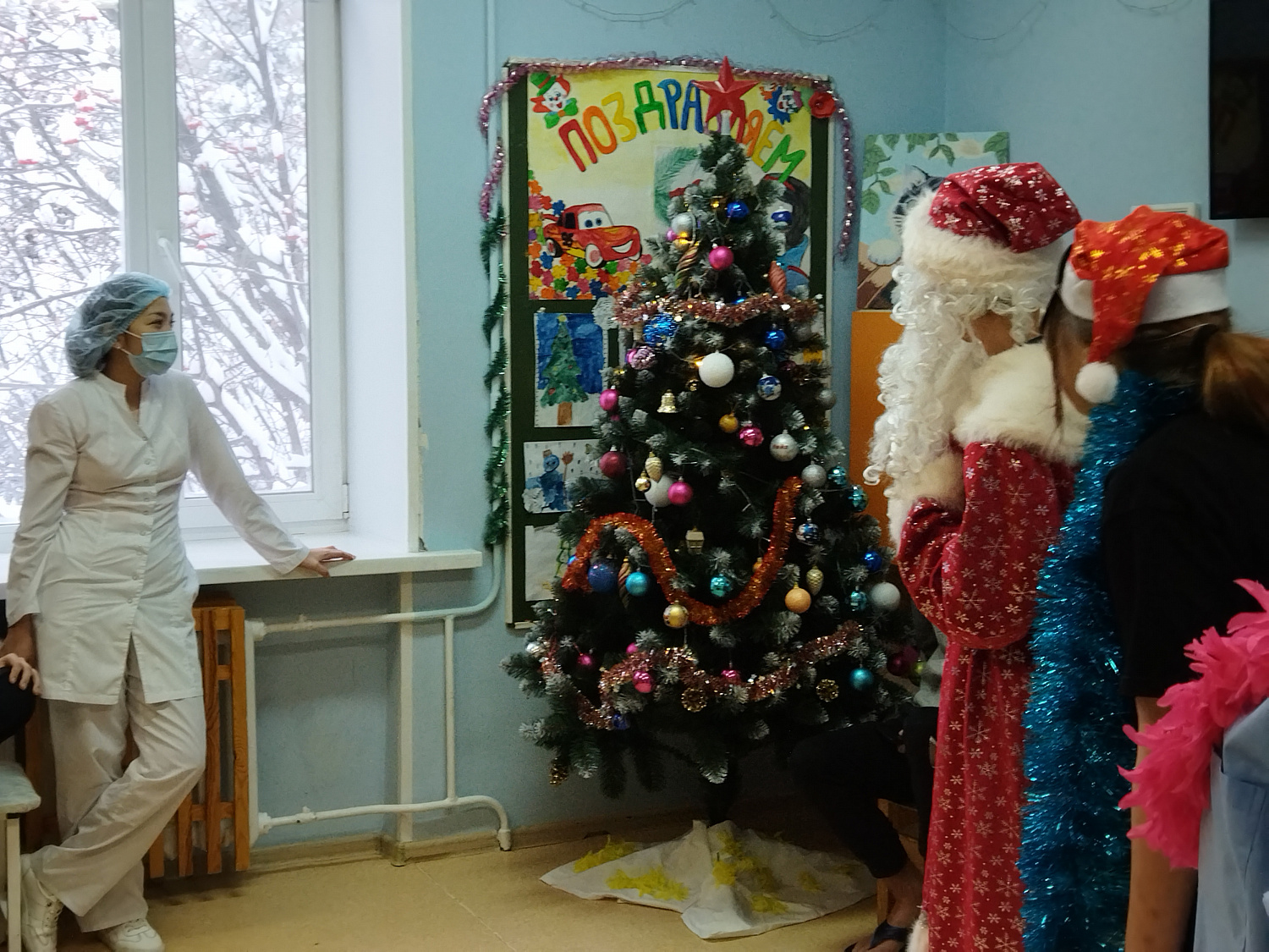 Новогодние подарки для маленьких пациентов ОКФЦ